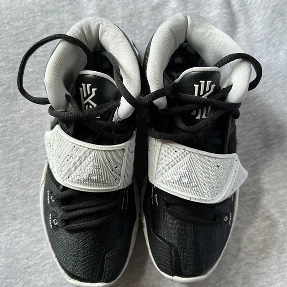 ❤️❤️ NIKE KYRIE 6 TEAM BLACK, SIZE 4.5🥰🥰🥰